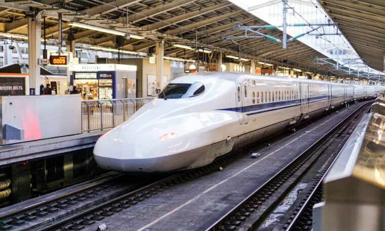 The Complete Guide to Experiencing the Shinkansen High-Speed
Trains in Japan