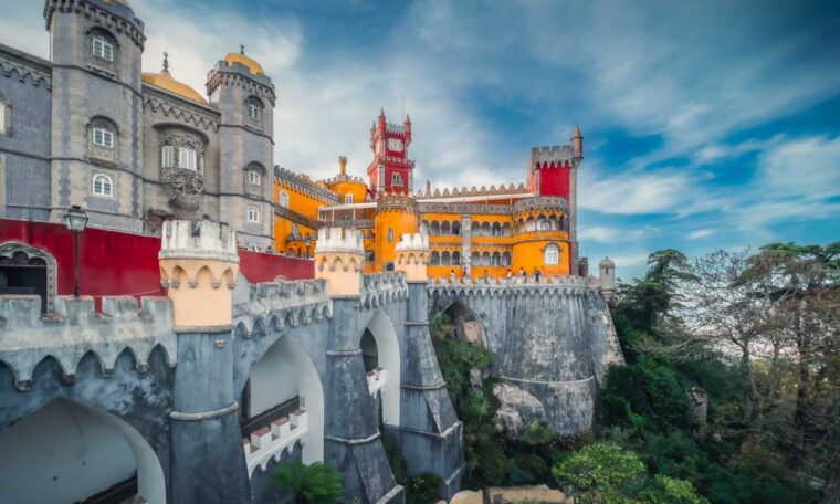Ultimate Guide to Planning Your Sintra Day Trip from Lisbon:
Tips & Itinerary